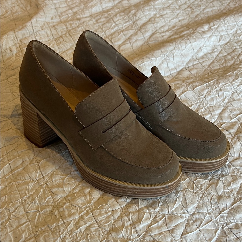 Elegant Women's Brown Loafers